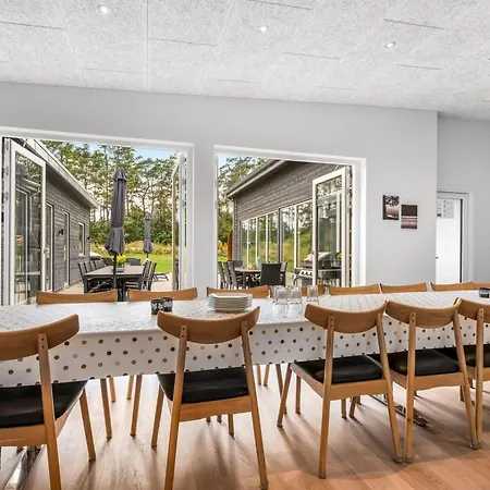 Adisl - 800m From The Sea By Interhome